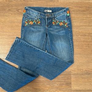 L.e.i Y2K Ultra Lowrise Embroidered Bootcut Jeans. Size 5